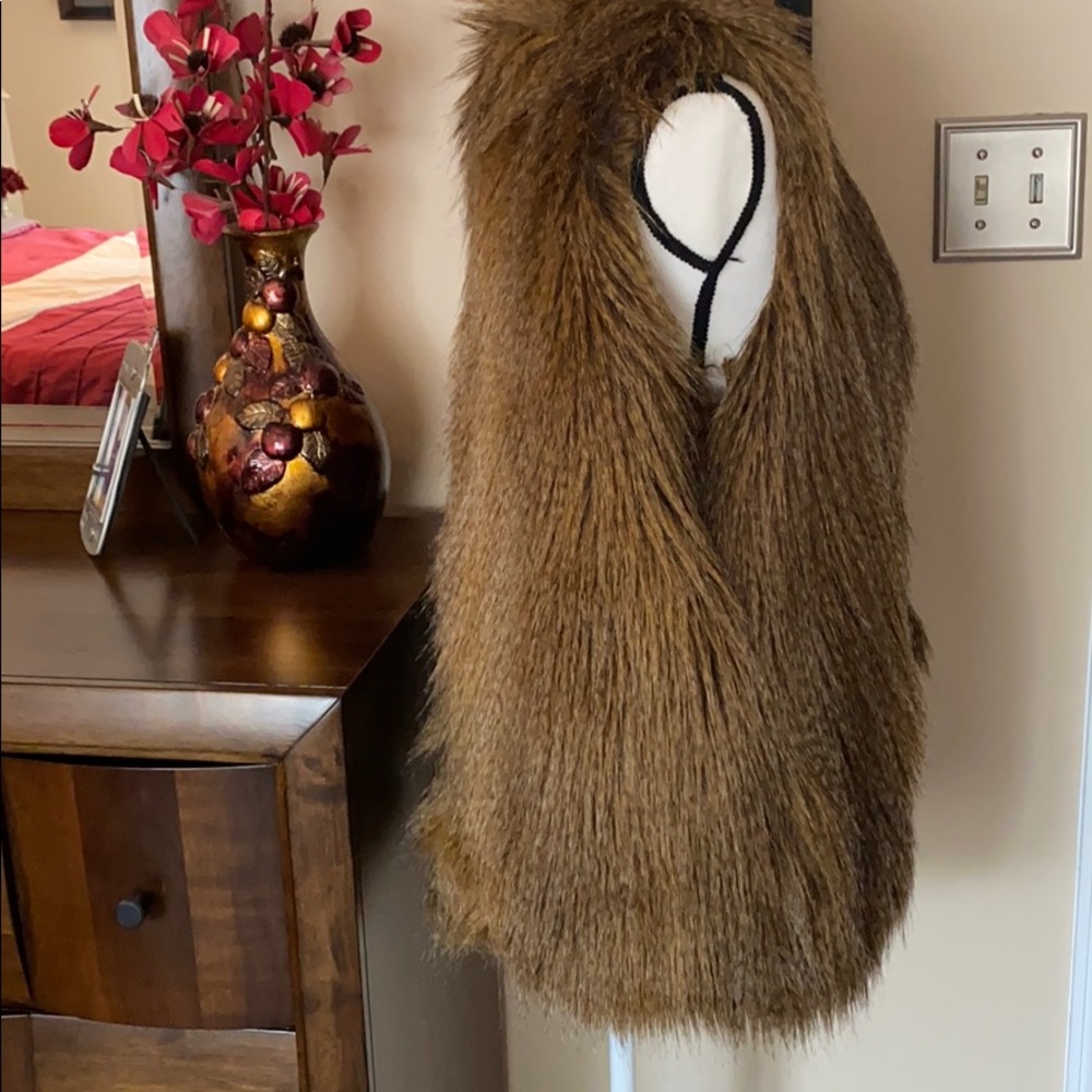 Wendy Williams faux fur vest - Picture 2 of 5